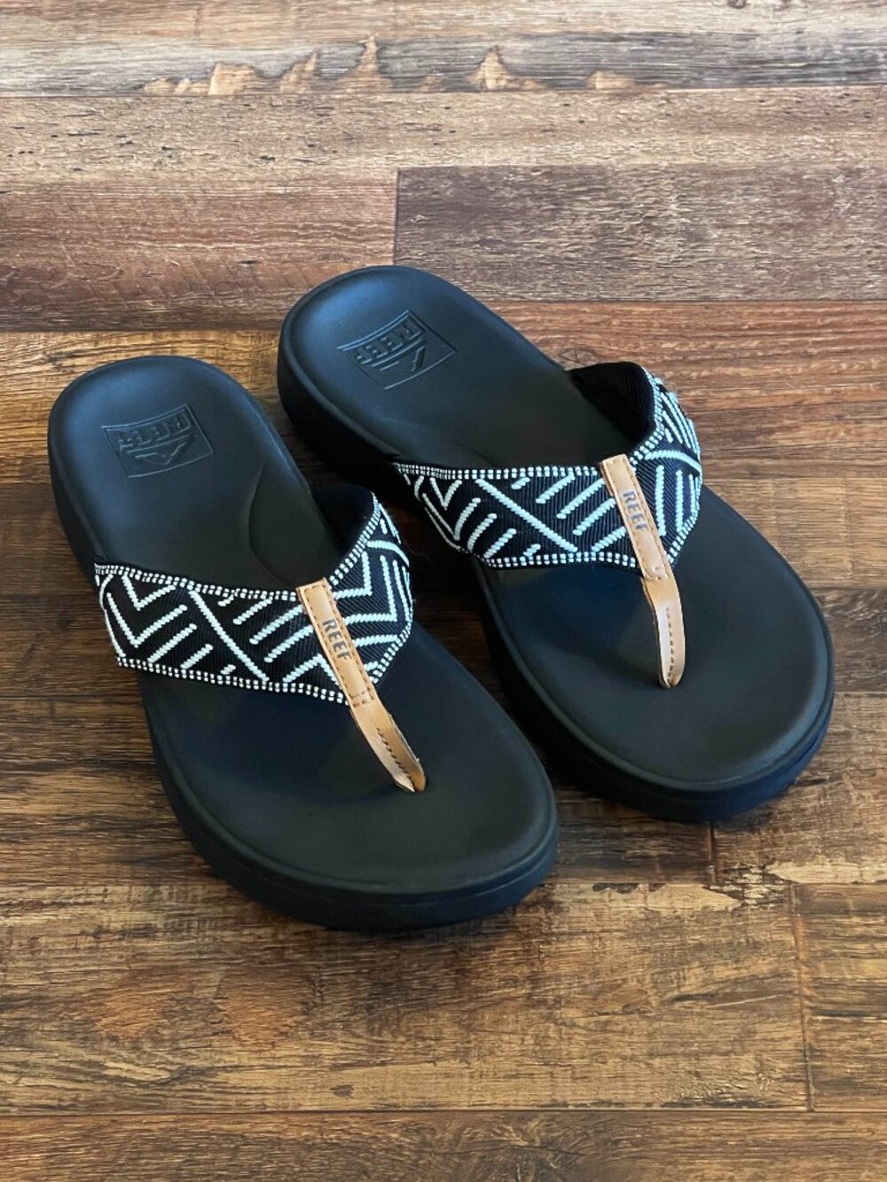 REEF Cushion Cloud Tx Womens Sandals Black Platform Thong Flip Flops Size 9